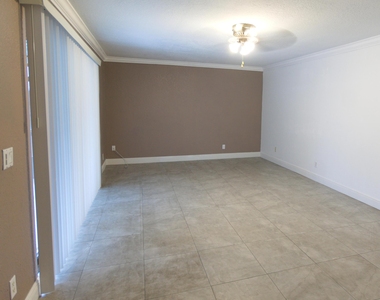 4225 Turnberry Circle - Photo Thumbnail 3