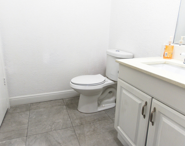 4225 Turnberry Circle - Photo Thumbnail 4