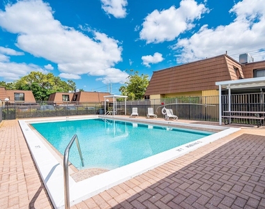 4225 Turnberry Circle - Photo Thumbnail 1