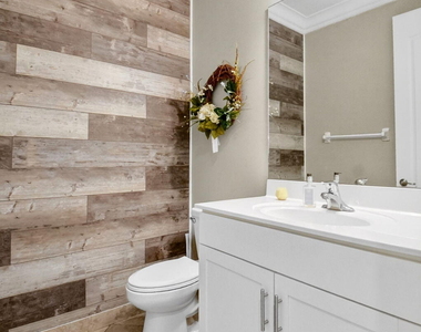 9062 Gulf Cove Drive - Photo Thumbnail 11