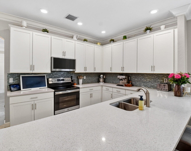 9062 Gulf Cove Drive - Photo Thumbnail 13