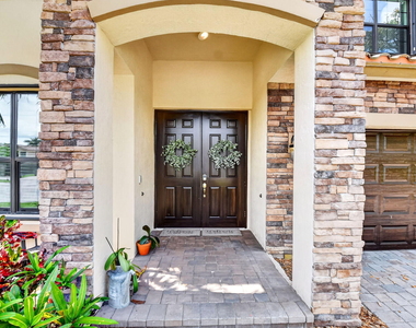 9062 Gulf Cove Drive - Photo Thumbnail 4