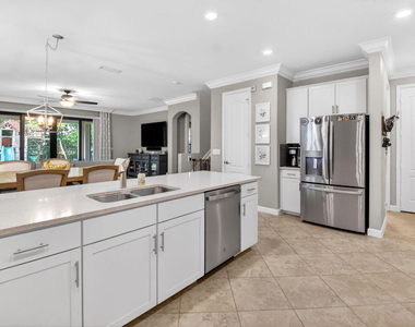9062 Gulf Cove Drive - Photo Thumbnail 18