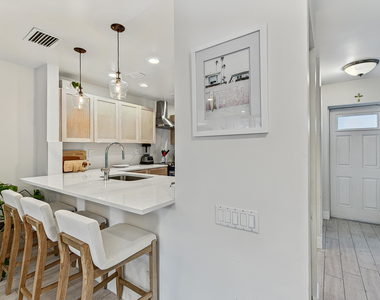 1315 Miami Road - Photo Thumbnail 8