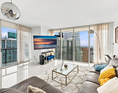 465 Brickell Avenue - Photo Thumbnail 6