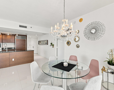 465 Brickell Avenue - Photo Thumbnail 3
