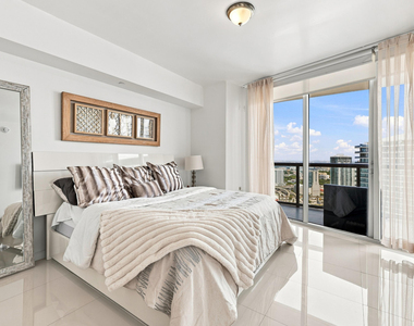 465 Brickell Avenue - Photo Thumbnail 12