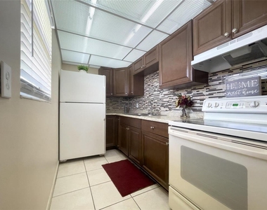 200 Bonnie Boulevard - Photo Thumbnail 3