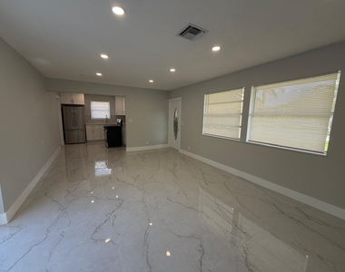 920 Ne 50th Street - Photo Thumbnail 11