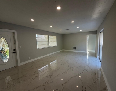 920 Ne 50th Street - Photo Thumbnail 10