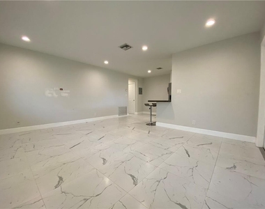 624 Ne 10th Avenue - Photo Thumbnail 3