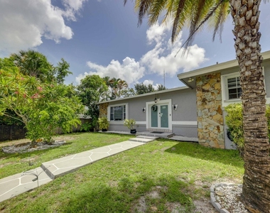 3609 Sw 58th Avenue - Photo Thumbnail 2
