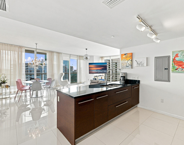 465 Brickell Avenue - Photo Thumbnail 11