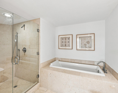 465 Brickell Avenue - Photo Thumbnail 17