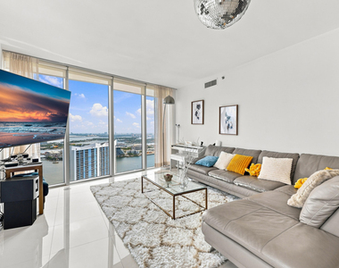 465 Brickell Avenue - Photo Thumbnail 6