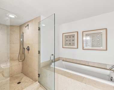 465 Brickell Avenue - Photo Thumbnail 5