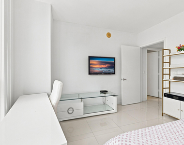 465 Brickell Avenue - Photo Thumbnail 22