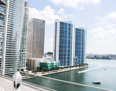 465 Brickell Avenue - Photo Thumbnail 36