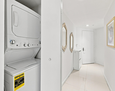 465 Brickell Avenue - Photo Thumbnail 19
