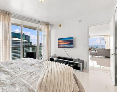 465 Brickell Avenue - Photo Thumbnail 15