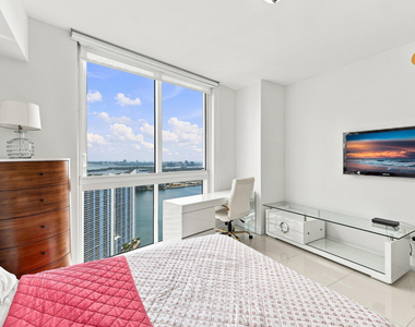 465 Brickell Avenue - Photo Thumbnail 21