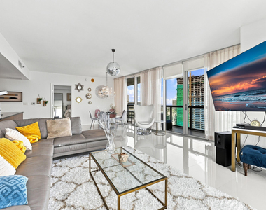 465 Brickell Avenue - Photo Thumbnail 8
