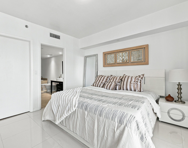 465 Brickell Avenue - Photo Thumbnail 9