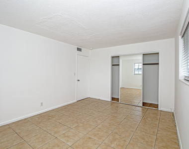 402 Lake Shore Drive - Photo Thumbnail 15