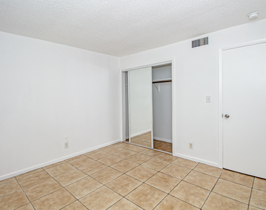 402 Lake Shore Drive - Photo Thumbnail 12