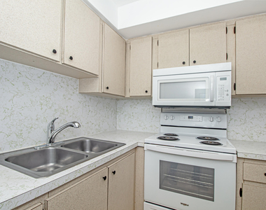 402 Lake Shore Drive - Photo Thumbnail 7