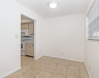 402 Lake Shore Drive - Photo Thumbnail 4