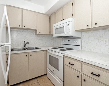 402 Lake Shore Drive - Photo Thumbnail 6