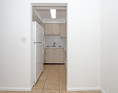 402 Lake Shore Drive - Photo Thumbnail 5