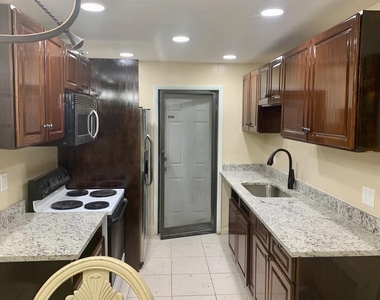 4727 Myrtle Lane - Photo Thumbnail 4
