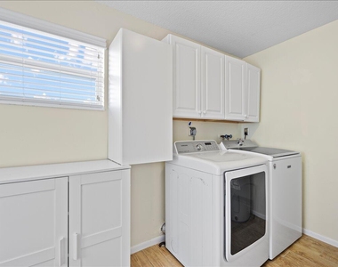 260 Jennings Avenue - Photo Thumbnail 10