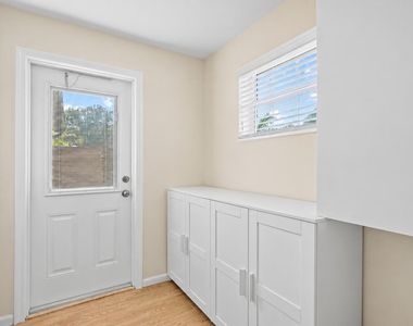 260 Jennings Avenue - Photo Thumbnail 11