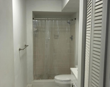 480 Nw 20th Street - Photo Thumbnail 1
