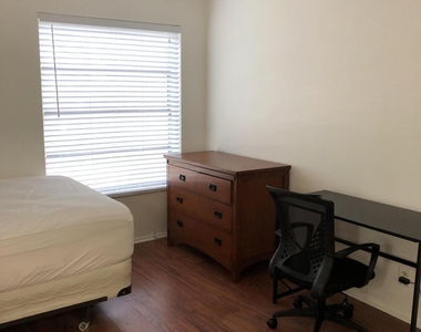 480 Nw 20th Street - Photo Thumbnail 8