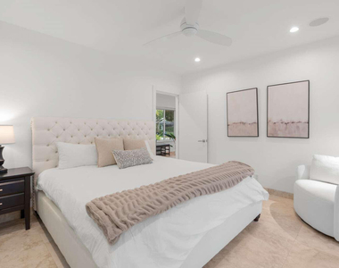 2528 Ne 26th Terrace - Photo Thumbnail 11
