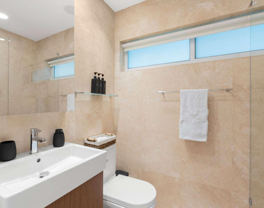 2528 Ne 26th Terrace - Photo Thumbnail 14