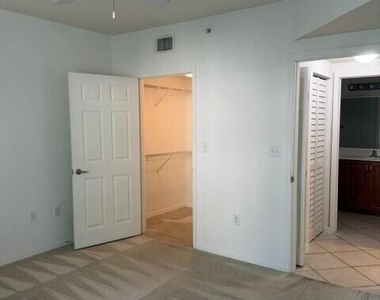 6505 Emerald Dunes Drive - Photo Thumbnail 12