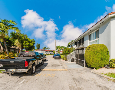 431 W Camino Real - Photo Thumbnail 2