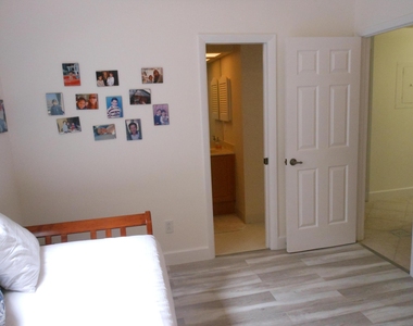 7472 La Paz Boulevard - Photo Thumbnail 11