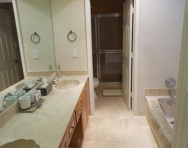 7472 La Paz Boulevard - Photo Thumbnail 8