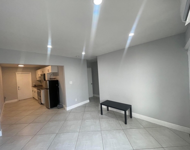 841 Nw 5th Avenue - Photo Thumbnail 2