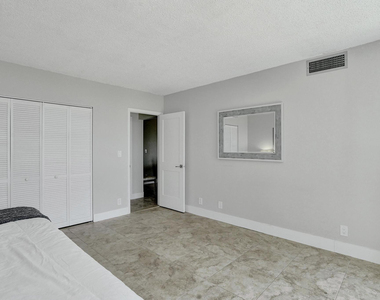 2715 N Ocean Boulevard - Photo Thumbnail 20