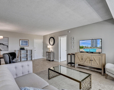 2715 N Ocean Boulevard - Photo Thumbnail 3
