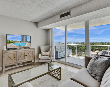 2715 N Ocean Boulevard - Photo Thumbnail 4
