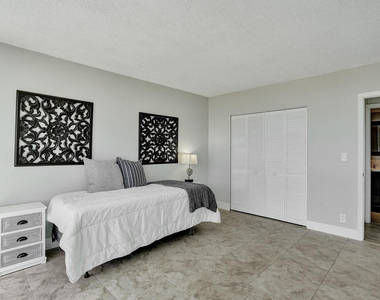 2715 N Ocean Boulevard - Photo Thumbnail 19