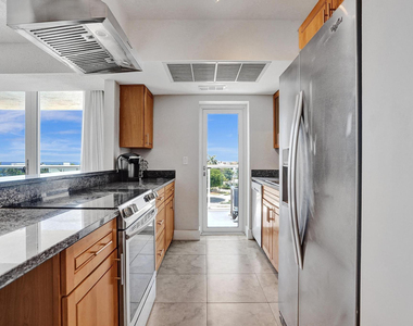 2715 N Ocean Boulevard - Photo Thumbnail 6